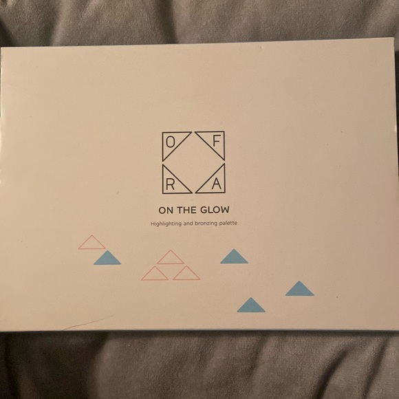 OFRA On the Glow highlighting and bronzing palette.  Brand new in box - Picture 3 of 8